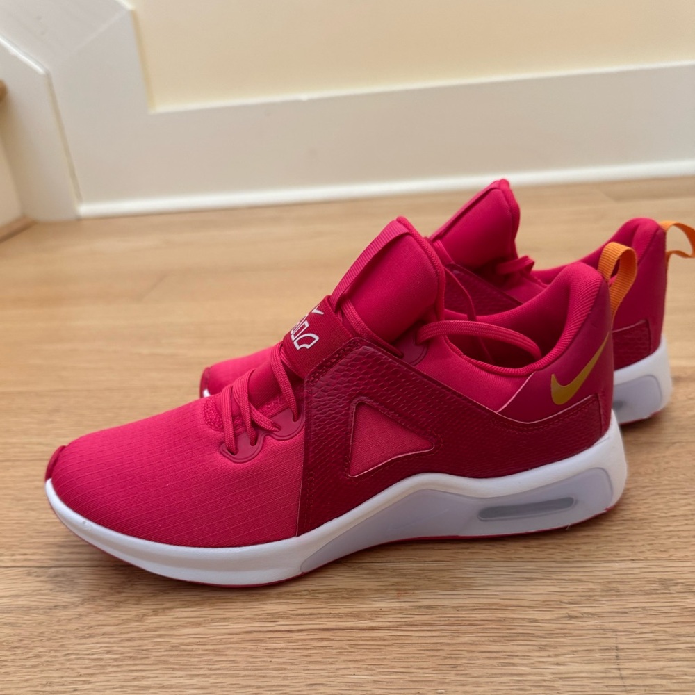 NEW Women’s Nike Air Max Bella TR 5 Sneakers Rush Pink Size 9 DD9285-656